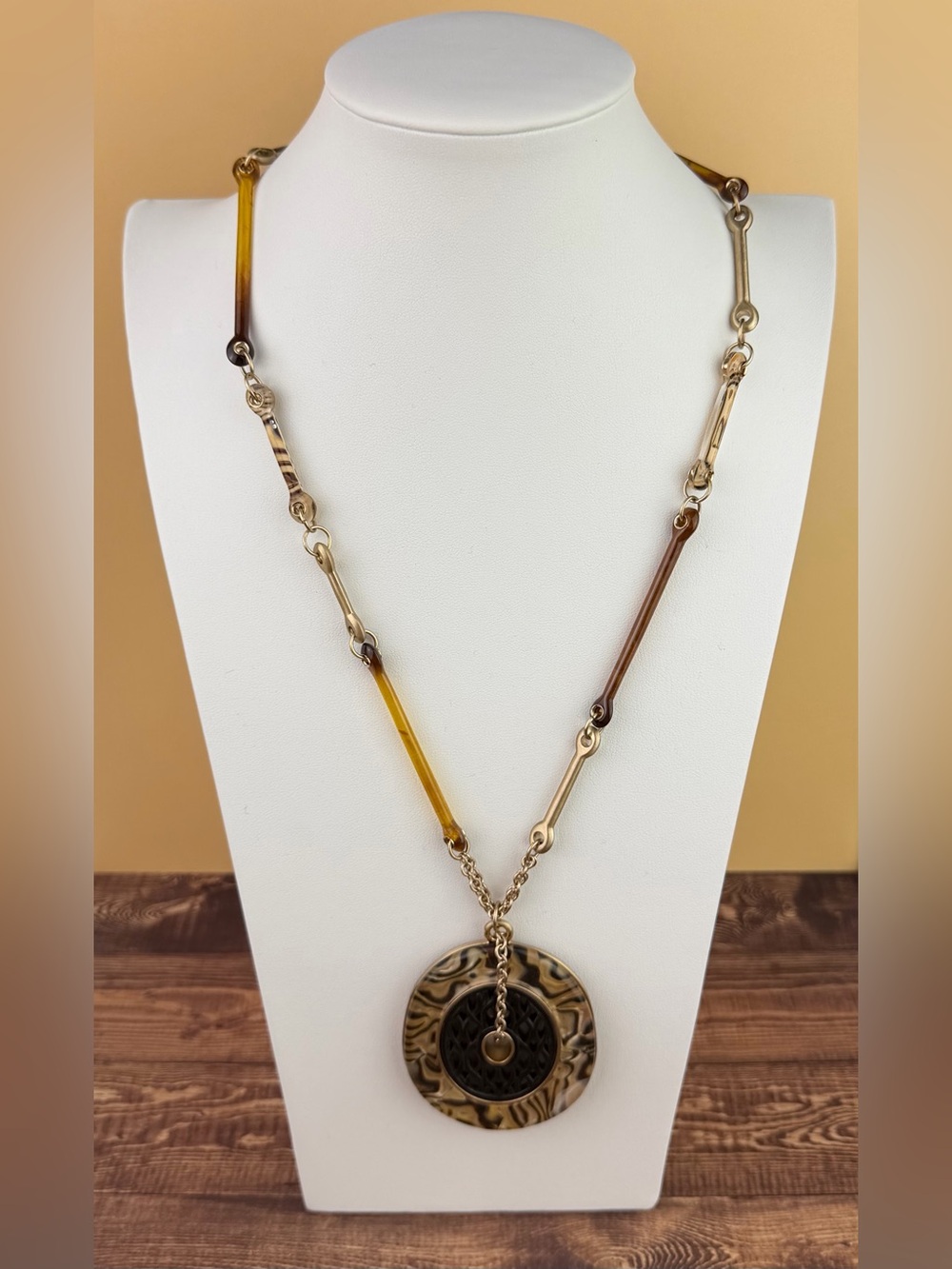 Vintage 1990s Liz Claiborne Tortoise Shell/Gold Tone Statement Pendant Necklace